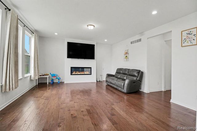 20847 Calabrese Drive, South Lyon, MI 48178