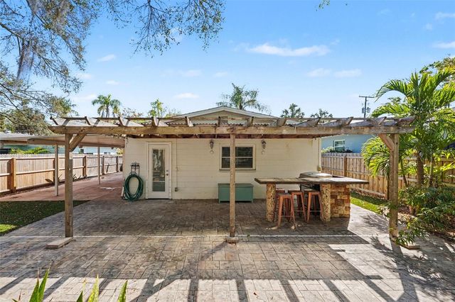 318 BATH STREET, Tarpon Springs, FL 34689