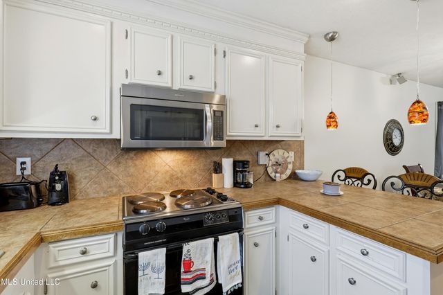 72 Lamplighter Road, Pearl, MS 39208