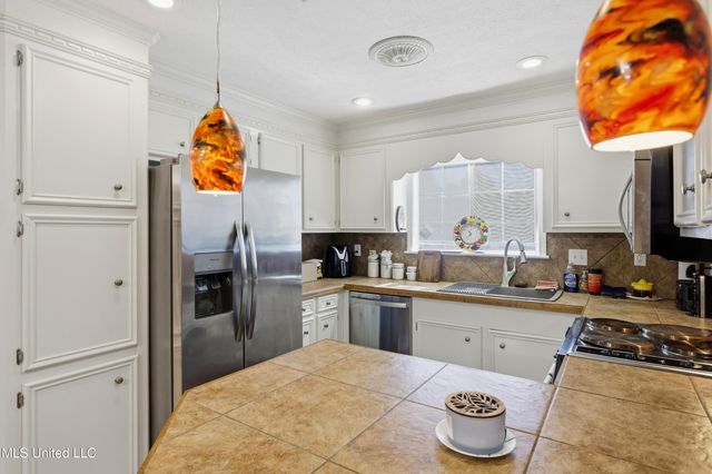 72 Lamplighter Road, Pearl, MS 39208