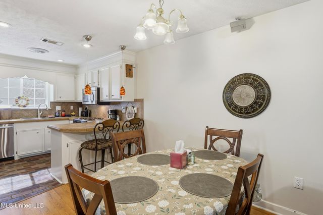 72 Lamplighter Road, Pearl, MS 39208