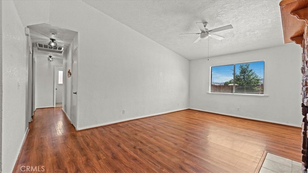 Image 12 of property listing at 14071 Quinnault Road, Apple Valley, CA 92307