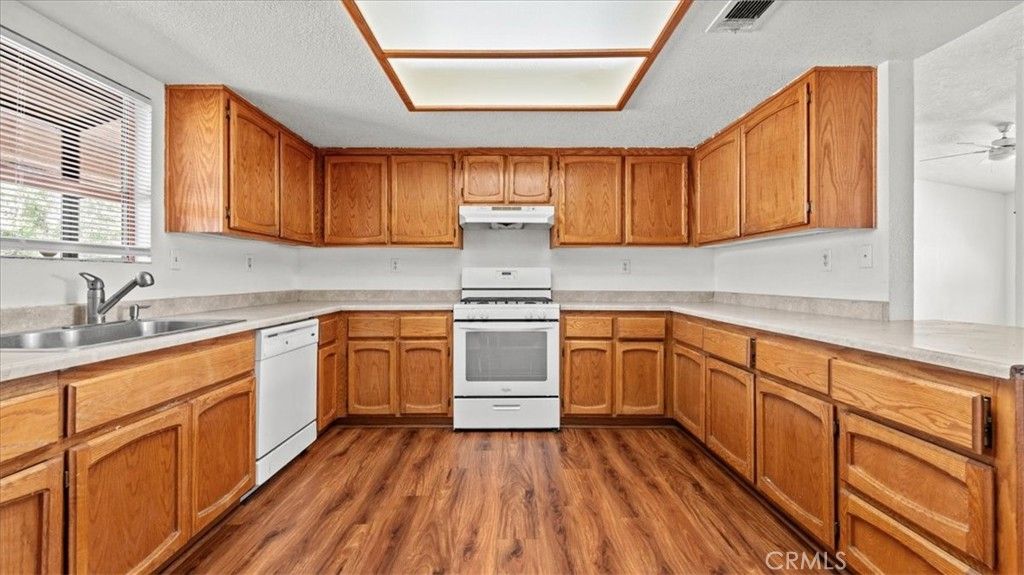 Image 13 of property listing at 14071 Quinnault Road, Apple Valley, CA 92307