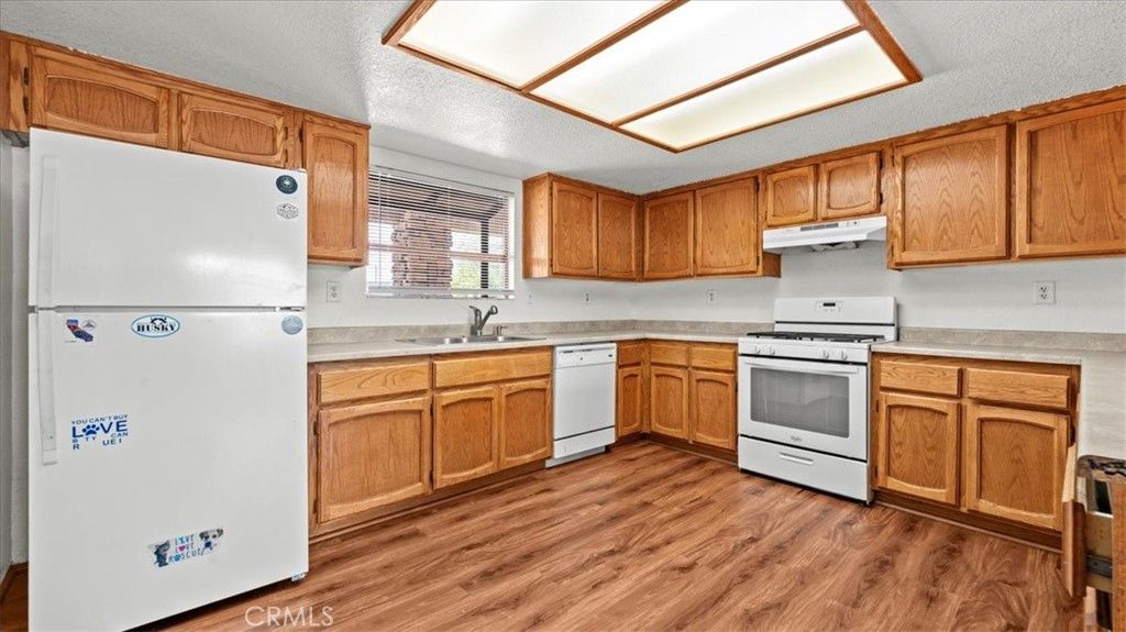 Image 14 of property listing at 14071 Quinnault Road, Apple Valley, CA 92307