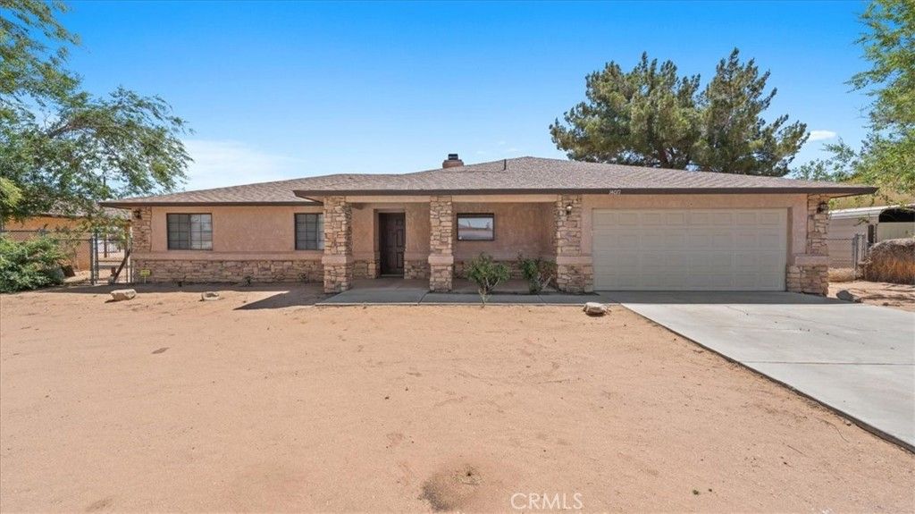 Image 3 of property listing at 14071 Quinnault Road, Apple Valley, CA 92307