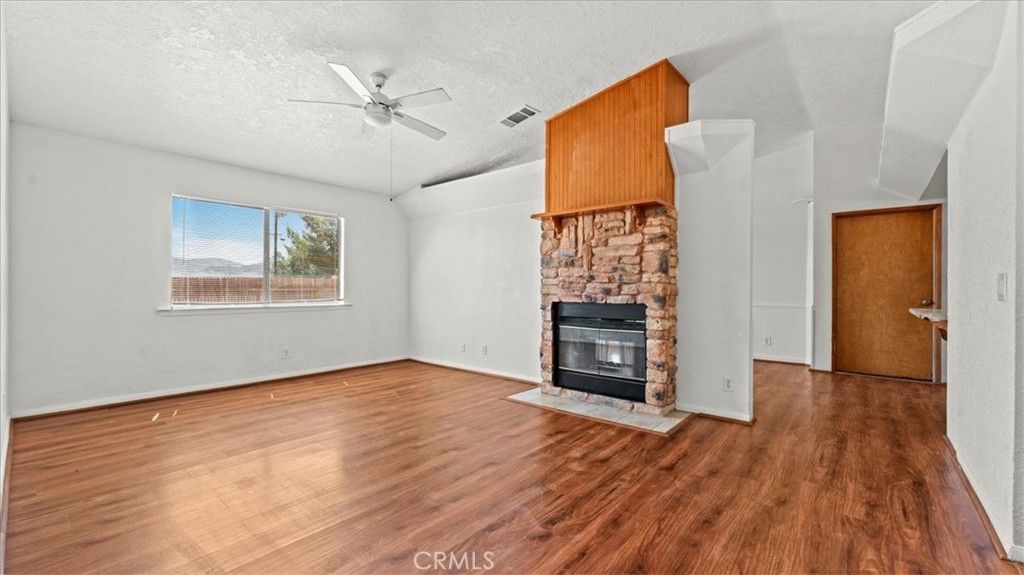 Image 7 of property listing at 14071 Quinnault Road, Apple Valley, CA 92307