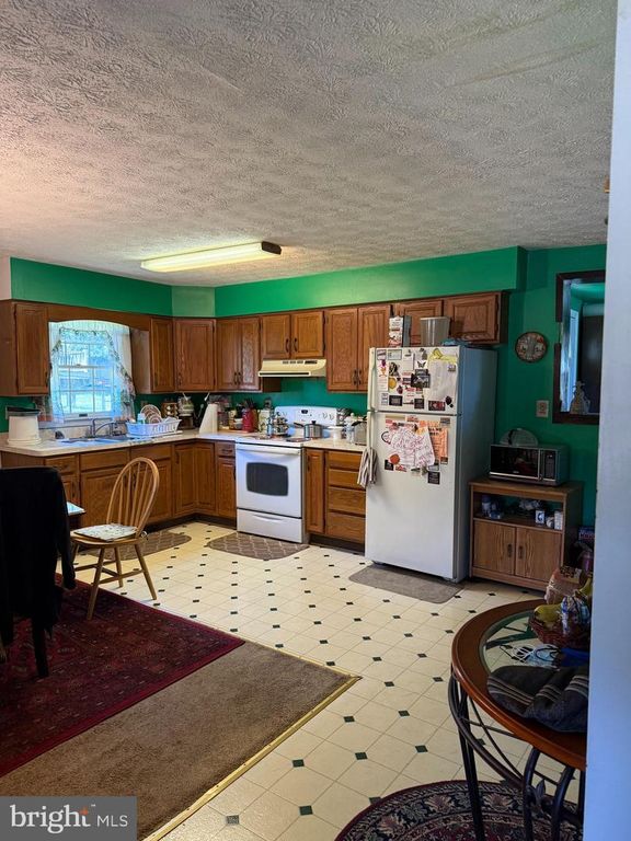 Image 7 of property listing at 23955 HOLLYWOOD RD, Hollywood, MD 20636