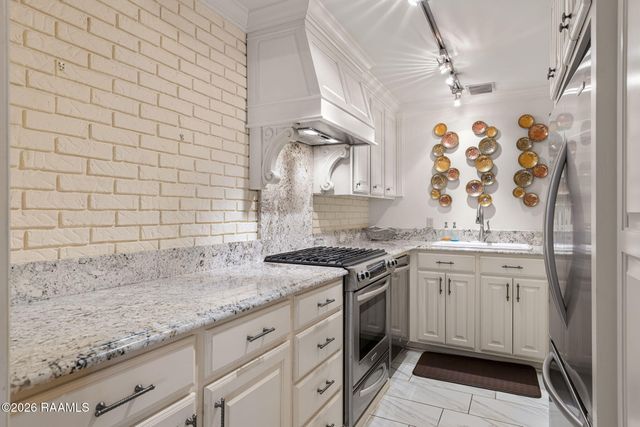 1321 W Saint Mary Boulevard, Lafayette, LA 70506
