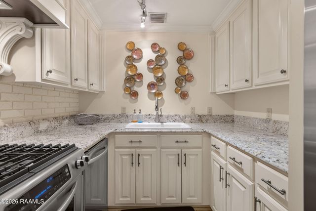 1321 W Saint Mary Boulevard, Lafayette, LA 70506