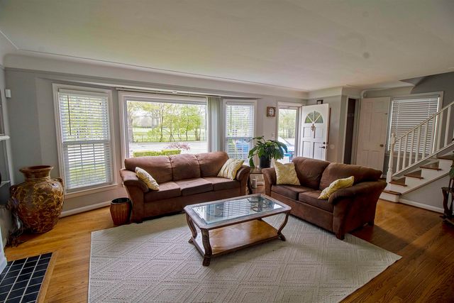 1440 Vernier Road, Grosse Pointe Woods, MI 48236