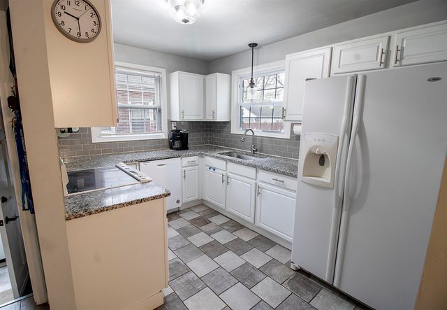 1440 Vernier Road, Grosse Pointe Woods, MI 48236