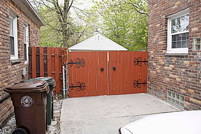 1440 Vernier Road, Grosse Pointe Woods, MI 48236