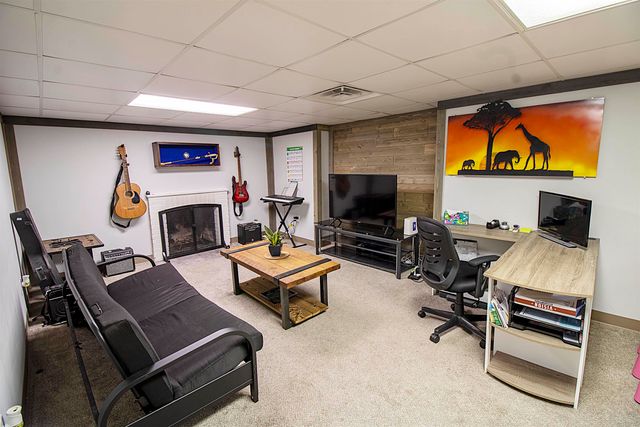 1440 Vernier Road, Grosse Pointe Woods, MI 48236