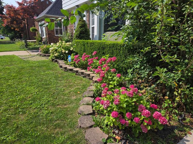 1440 Vernier Road, Grosse Pointe Woods, MI 48236