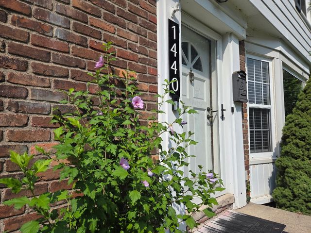 1440 Vernier Road, Grosse Pointe Woods, MI 48236