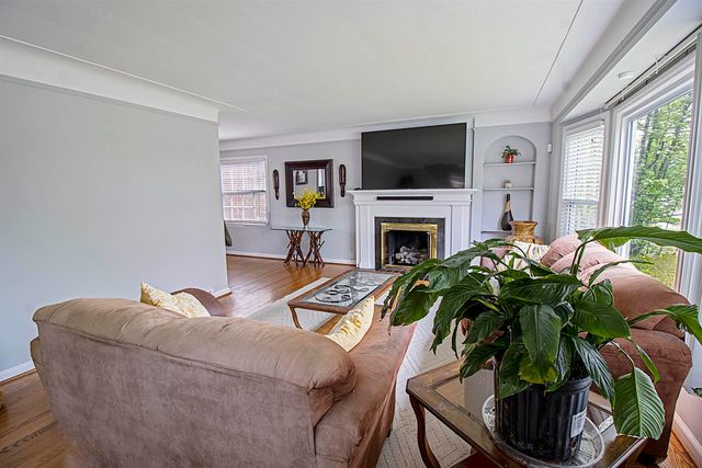1440 Vernier Road, Grosse Pointe Woods, MI 48236