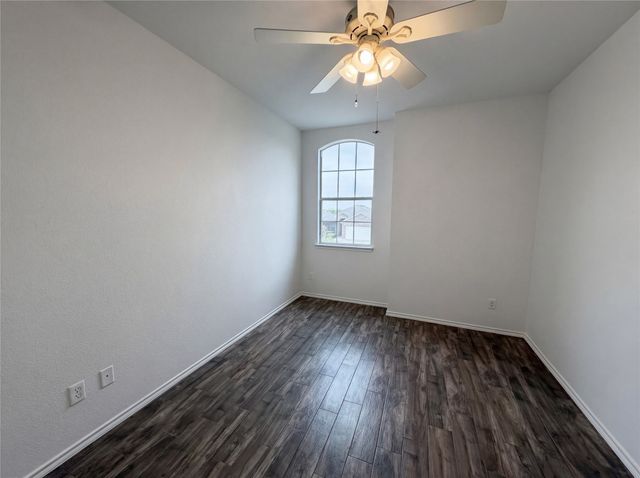 828 Pebblecreek Drive, Burleson, TX 76028