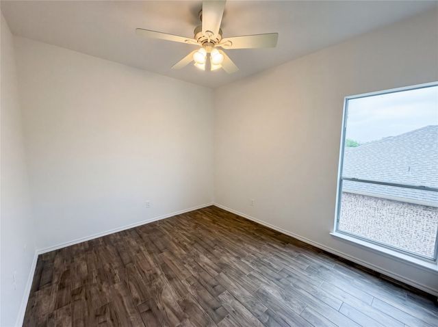 828 Pebblecreek Drive, Burleson, TX 76028