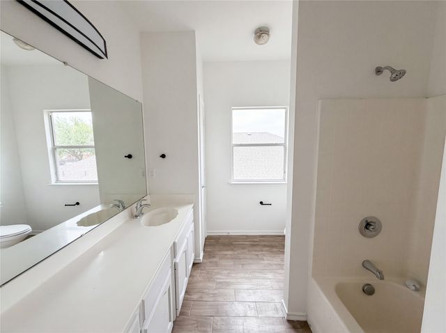 828 Pebblecreek Drive, Burleson, TX 76028