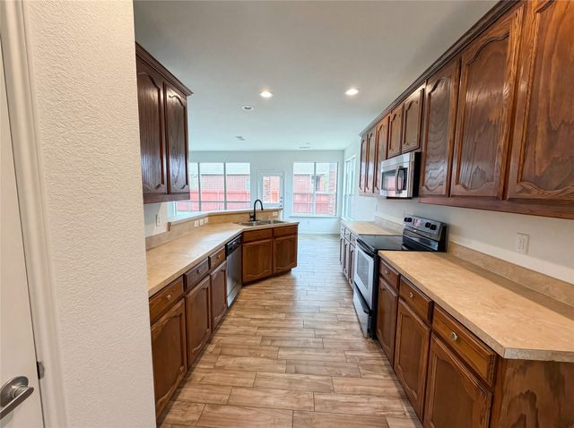 828 Pebblecreek Drive, Burleson, TX 76028