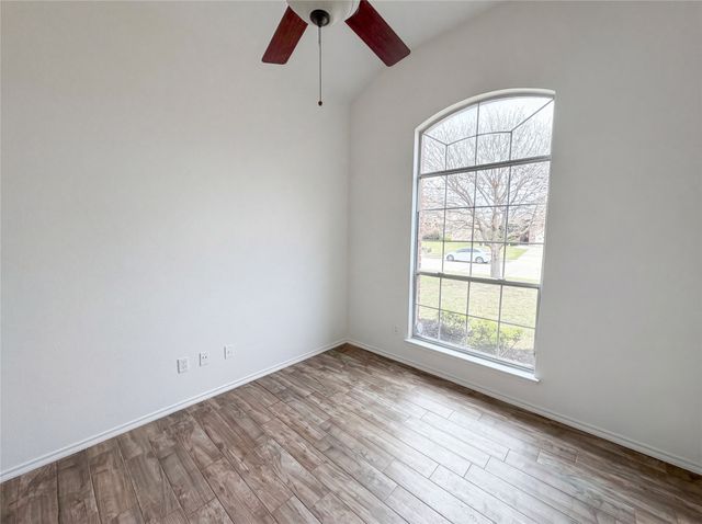 828 Pebblecreek Drive, Burleson, TX 76028