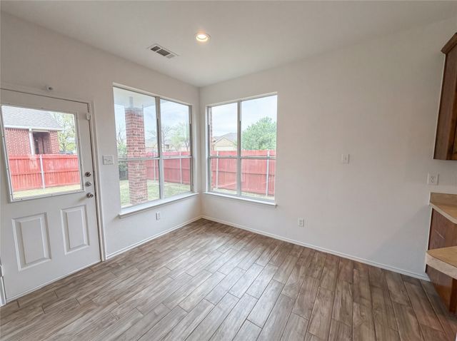 828 Pebblecreek Drive, Burleson, TX 76028