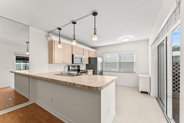 3136 Kingston Court, West Palm Beach, FL 33409