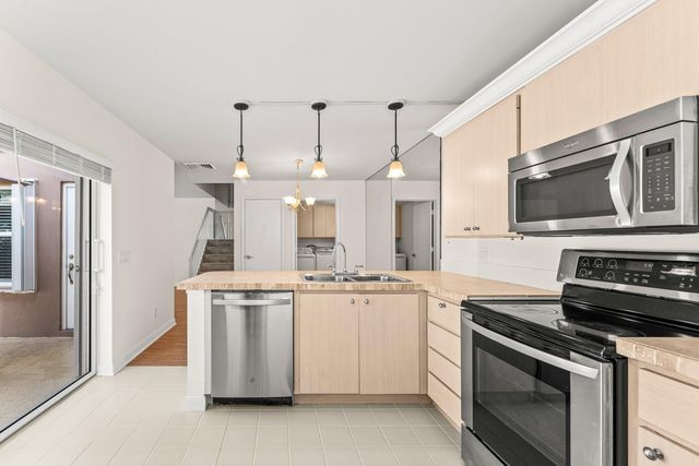 3136 Kingston Court, West Palm Beach, FL 33409