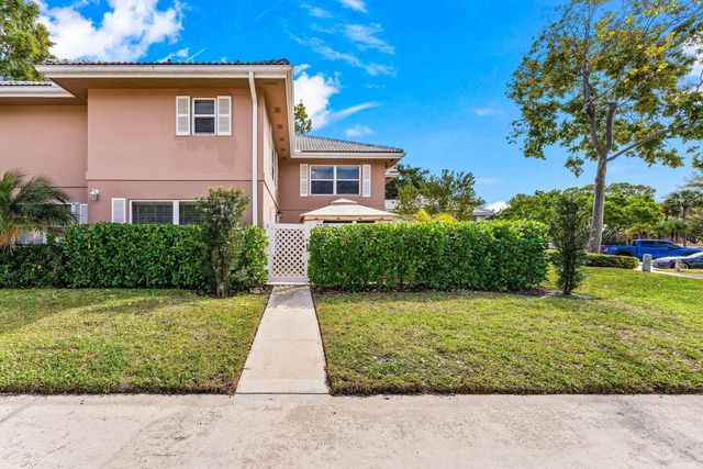 3136 Kingston Court, West Palm Beach, FL 33409