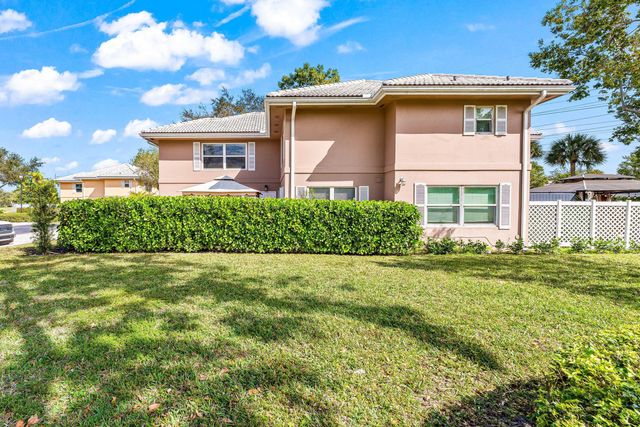3136 Kingston Court, West Palm Beach, FL 33409