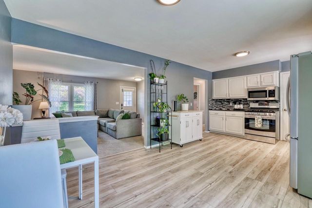1960 Dixie DRIVE, Waukesha, WI 53189