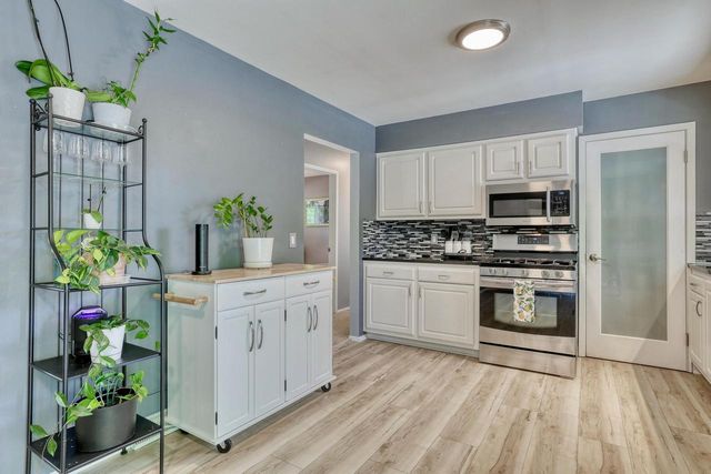 1960 Dixie DRIVE, Waukesha, WI 53189