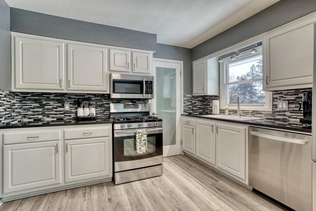 1960 Dixie DRIVE, Waukesha, WI 53189