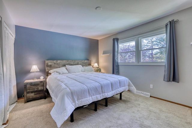 1960 Dixie DRIVE, Waukesha, WI 53189