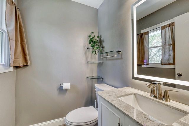 1960 Dixie DRIVE, Waukesha, WI 53189