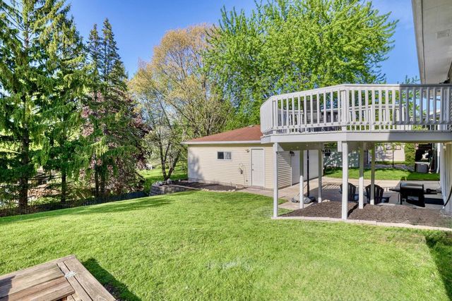 1960 Dixie DRIVE, Waukesha, WI 53189