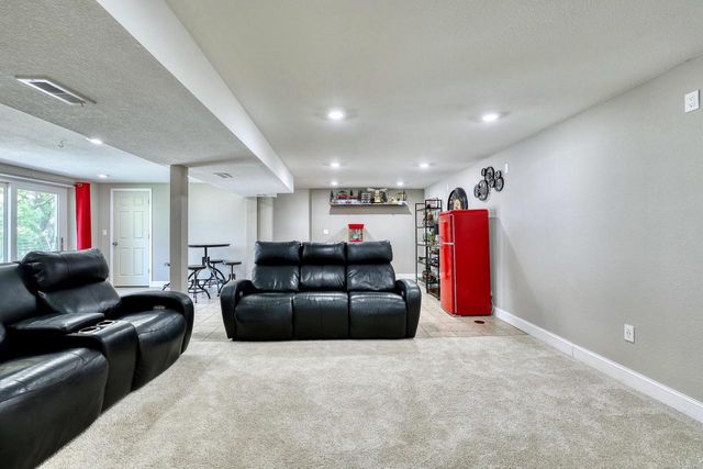 1960 Dixie DRIVE, Waukesha, WI 53189
