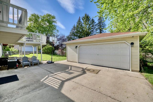 1960 Dixie DRIVE, Waukesha, WI 53189