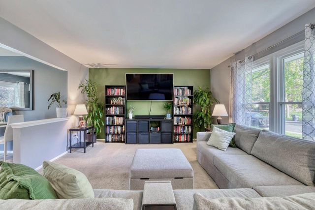 1960 Dixie DRIVE, Waukesha, WI 53189