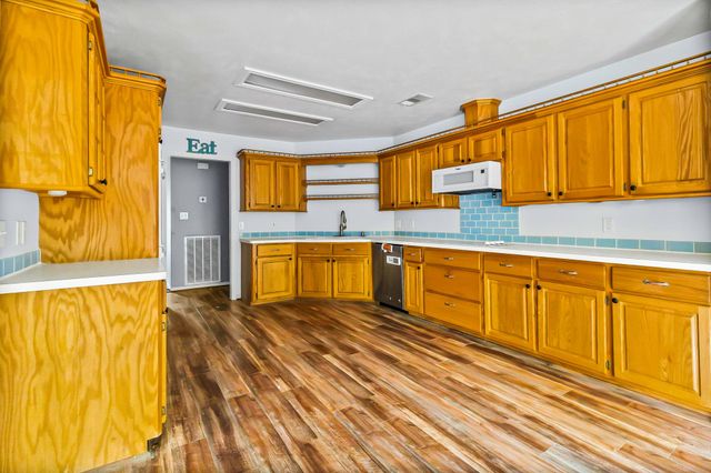 6 Lost Forest, Trinity, TX 75862