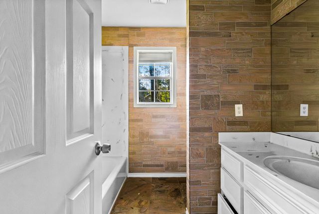 6 Lost Forest, Trinity, TX 75862