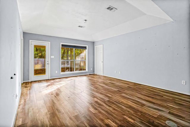 6 Lost Forest, Trinity, TX 75862