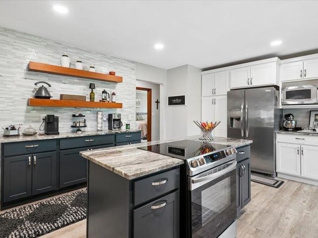 144 Amity Drive, Waterloo, IA 50701