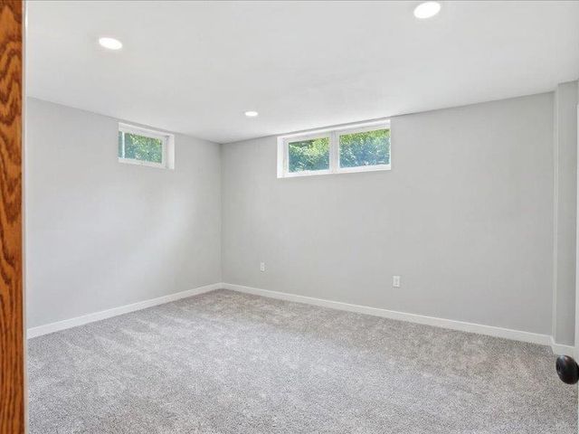 144 Amity Drive, Waterloo, IA 50701