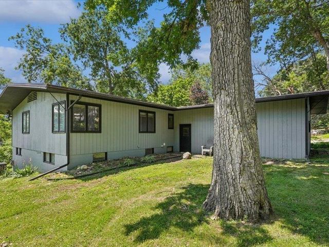 144 Amity Drive, Waterloo, IA 50701