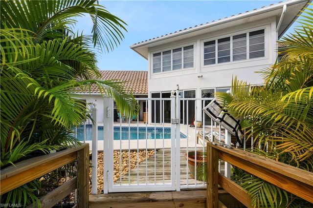 1748 Jewel Box DR, Sanibel, FL 33957