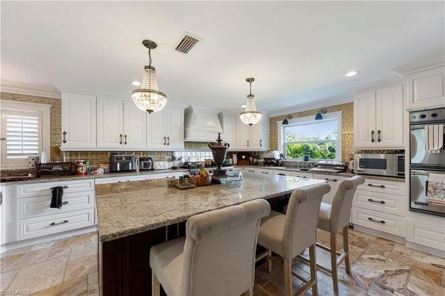 1748 Jewel Box DR, Sanibel, FL 33957