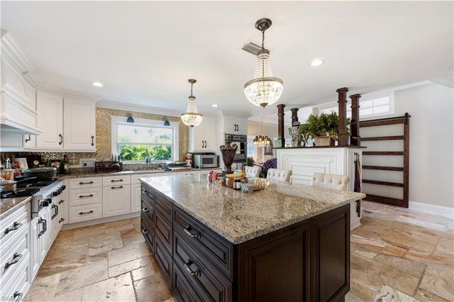 1748 Jewel Box DR, Sanibel, FL 33957