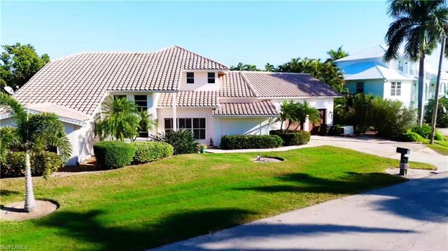 1748 Jewel Box DR, Sanibel, FL 33957