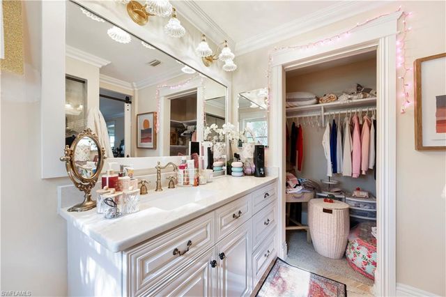 1748 Jewel Box DR, Sanibel, FL 33957